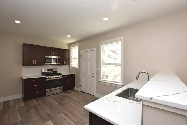 $2,000 | 97 Gates Street, Crystal Lake, IL 60014