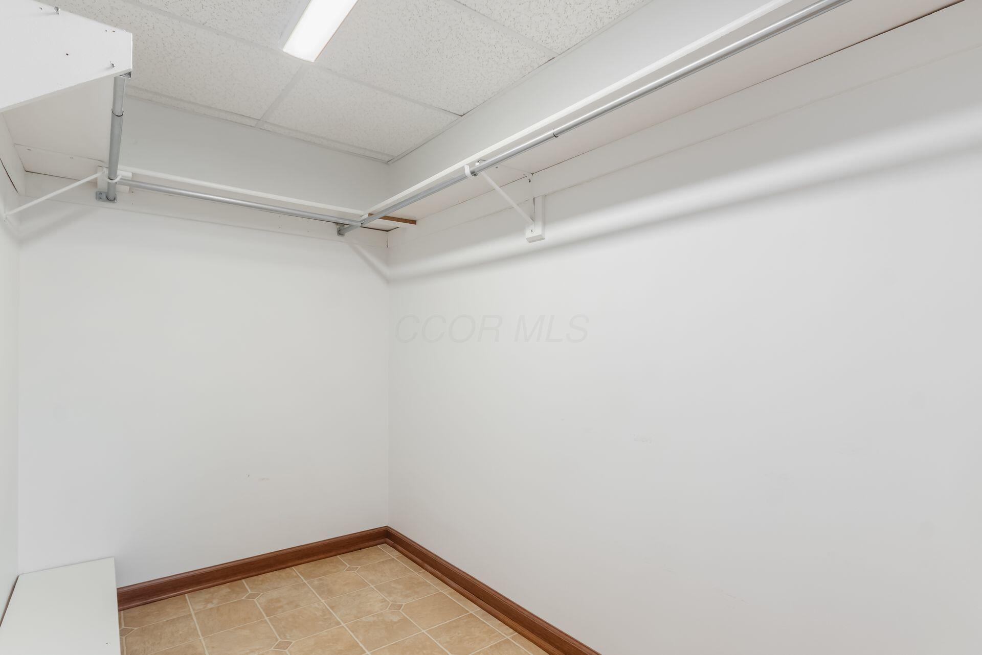 5885 Beechcroft Road, Unit 116 Columbus, OH 43229 - Photo 15 of 29 Primary Suite Closet