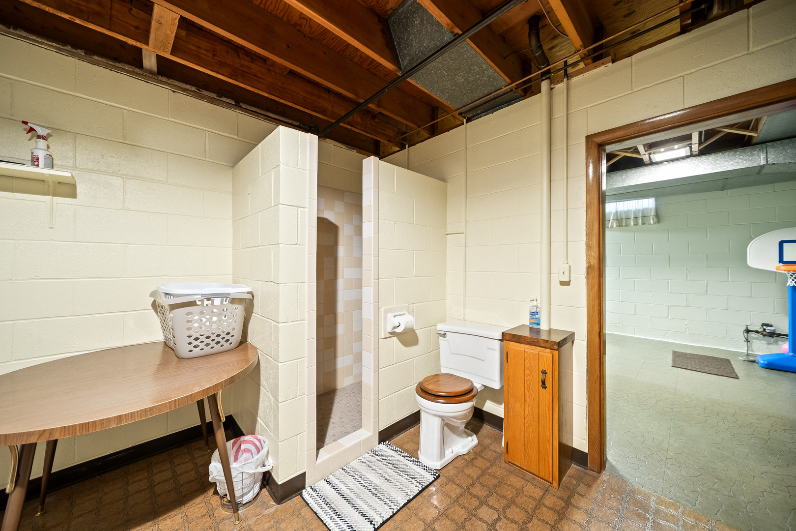 3138 12th Avenue Moline, IL 61265 - Photo 29 of 34 a bathroom with a sink toilet and shower