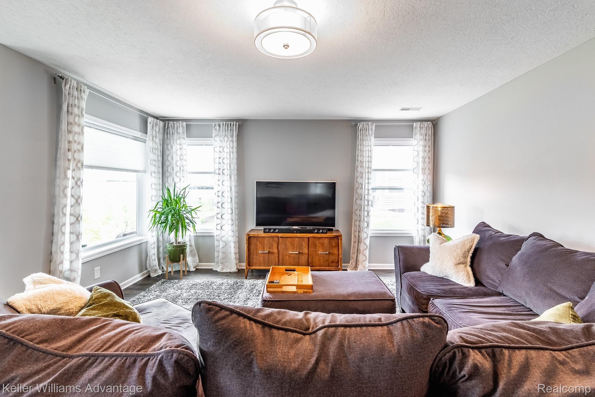 3961 Gallop Road East Lansing, MI 48823 - Photo 12 of 24 IMG_0823-HDR.jpg