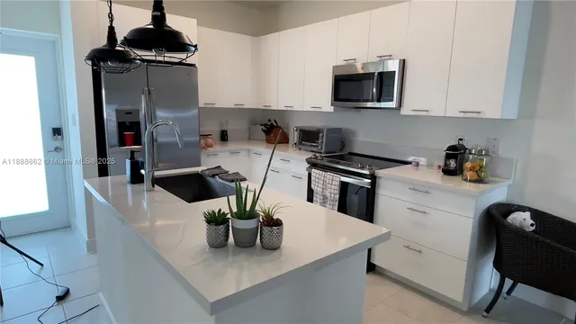 $2,350 | 8363 Northwest 41st Street, Unit A402, Doral, FL 33178