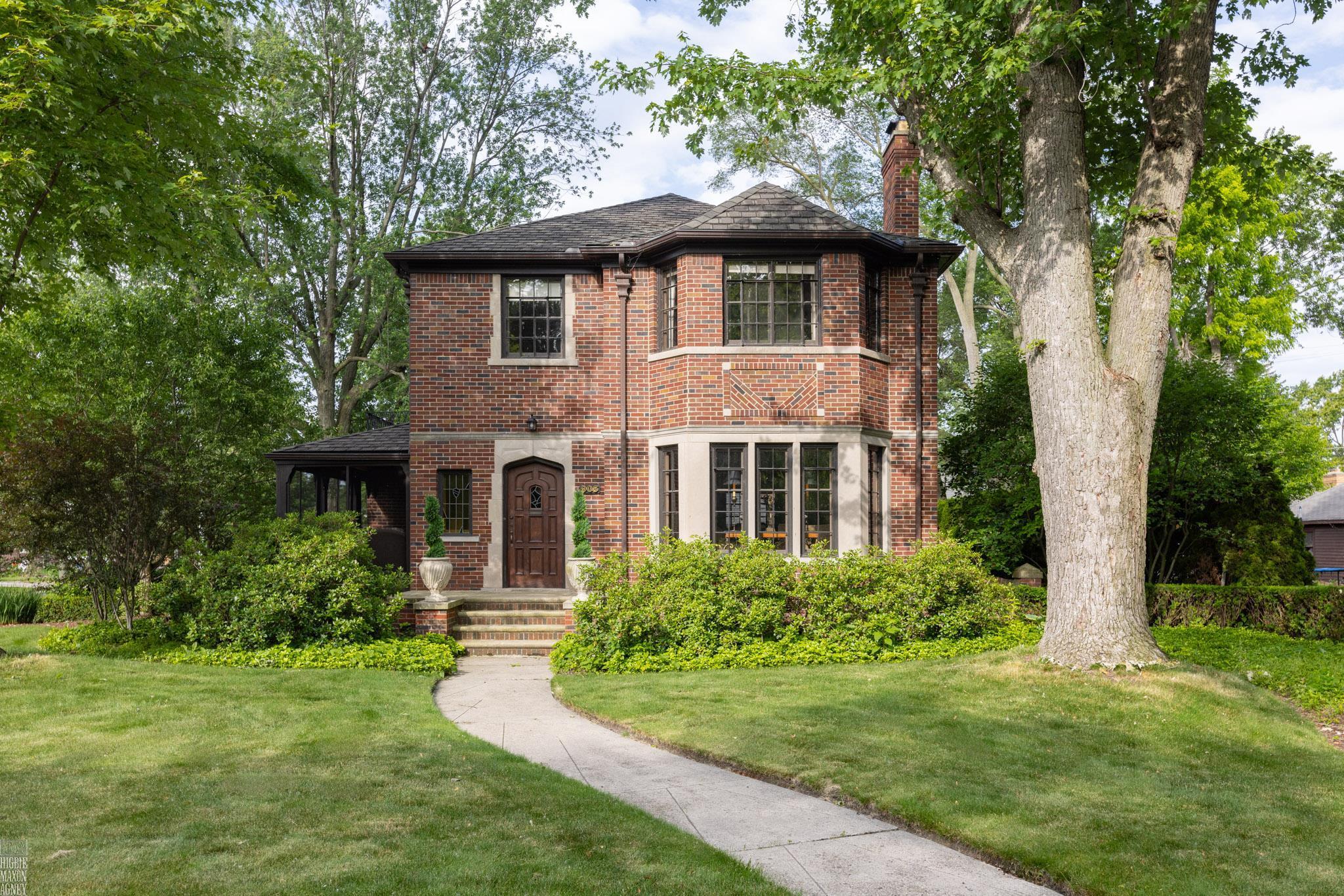905 Pemberton Road Grosse Pointe Park, MI 48230 - Photo 1 of 34