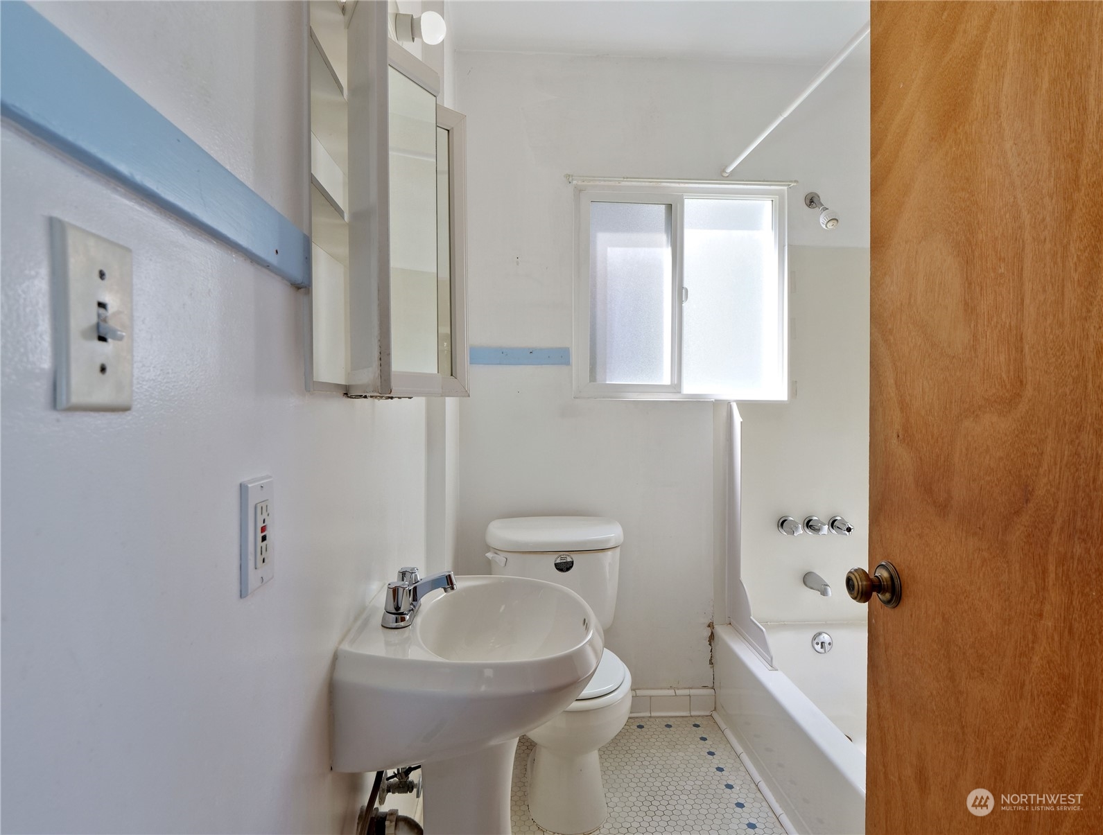 7602 44th Avenue Southwest Seattle, WA 98136 - Photo 11 of 39 Gallery Image 11