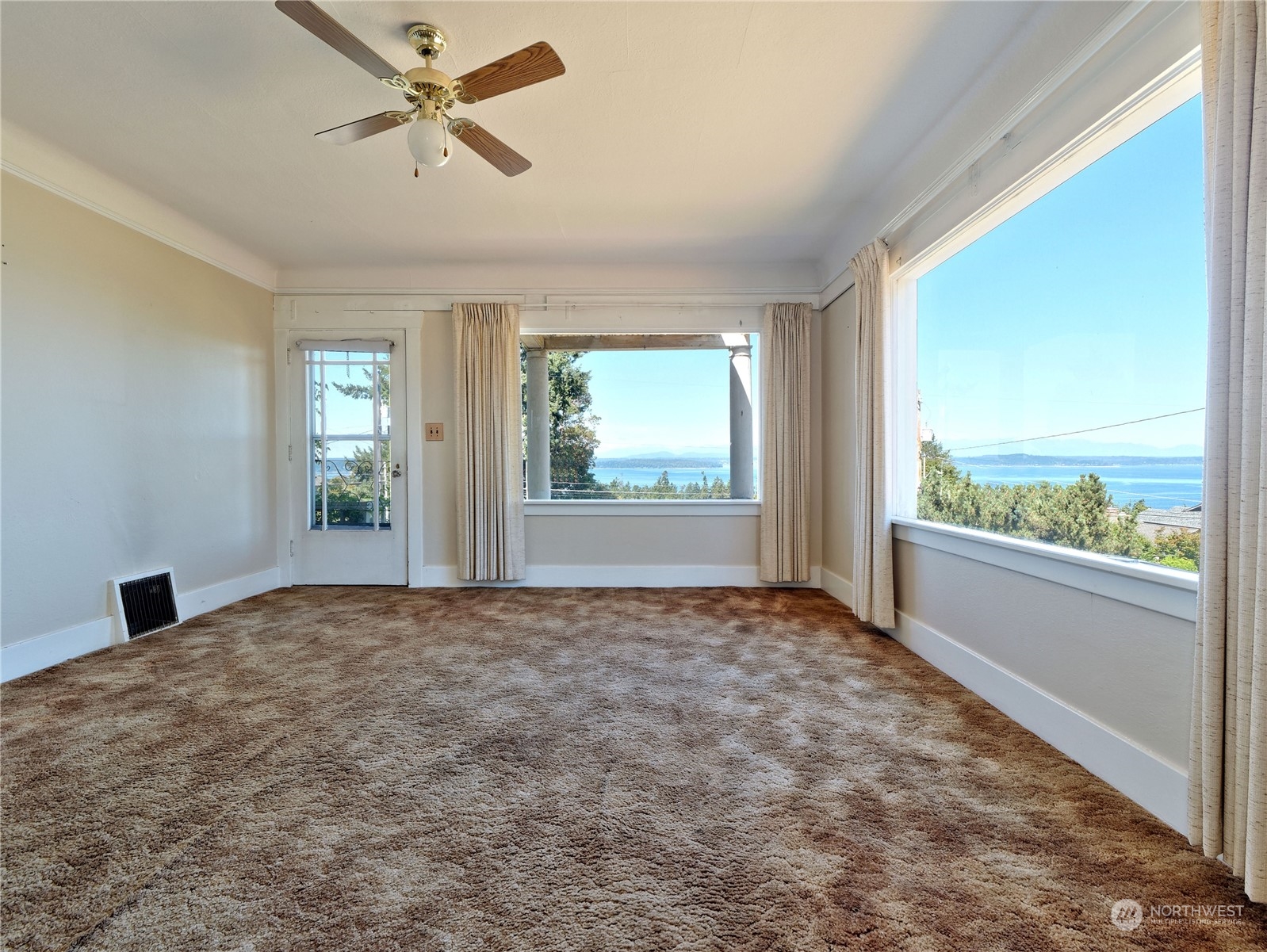 7602 44th Avenue Southwest Seattle, WA 98136 - Photo 13 of 39 Gallery Image 13