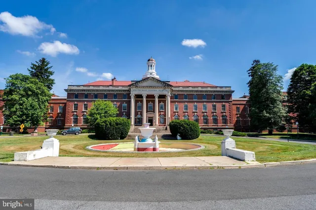 $2,200 | 6803 Cameron Drive Northwest, Unit 514, Washington, DC 20012