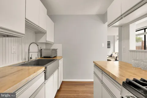 $305,000 | 4390 Lorcom Lane, Unit 510, Arlington, VA 22207