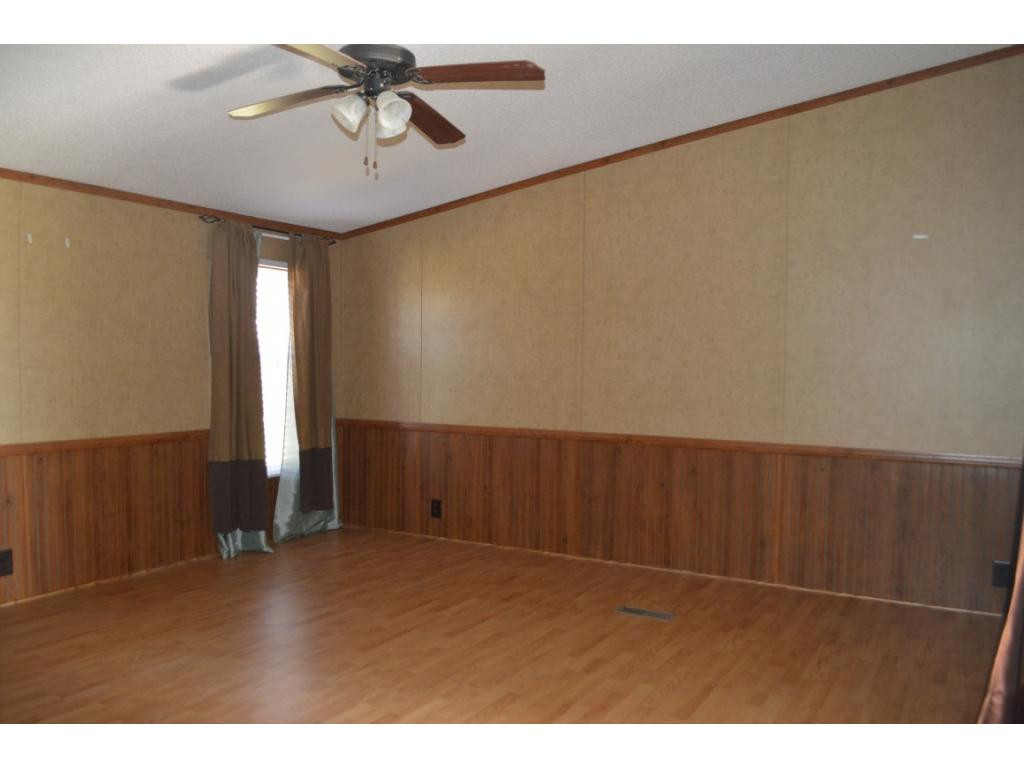 1364 Barren Valley Road Chuckey, TN 37641 - Photo 7 of 16 Large master bedroom