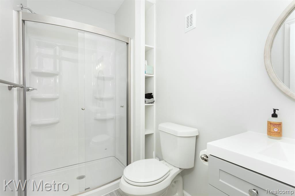 2401 Massoit Road Royal Oak, MI 48073 - Photo 37 of 44