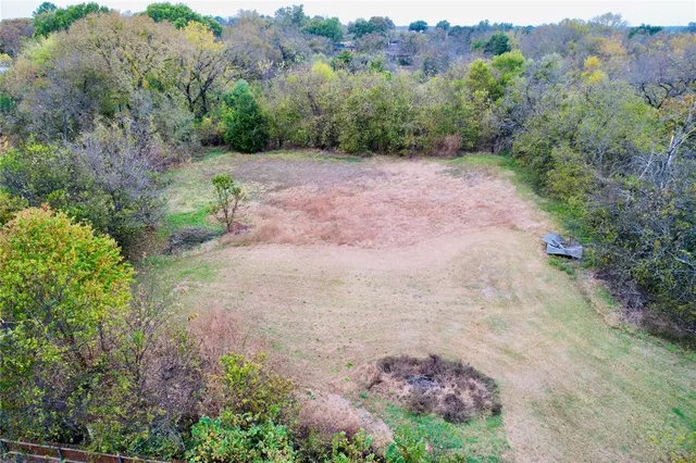an aerial view of a yard