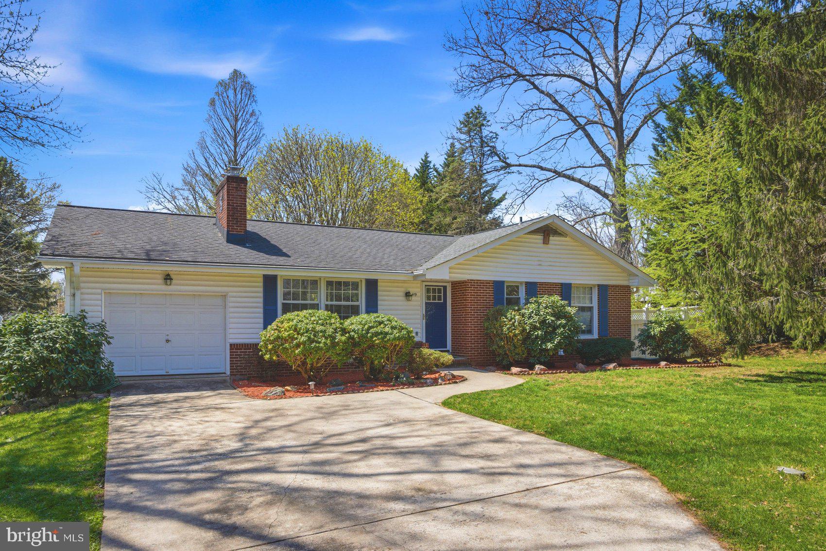 419 Sherwood Road Cockeysville, MD 21030 - Photo 2 of 41