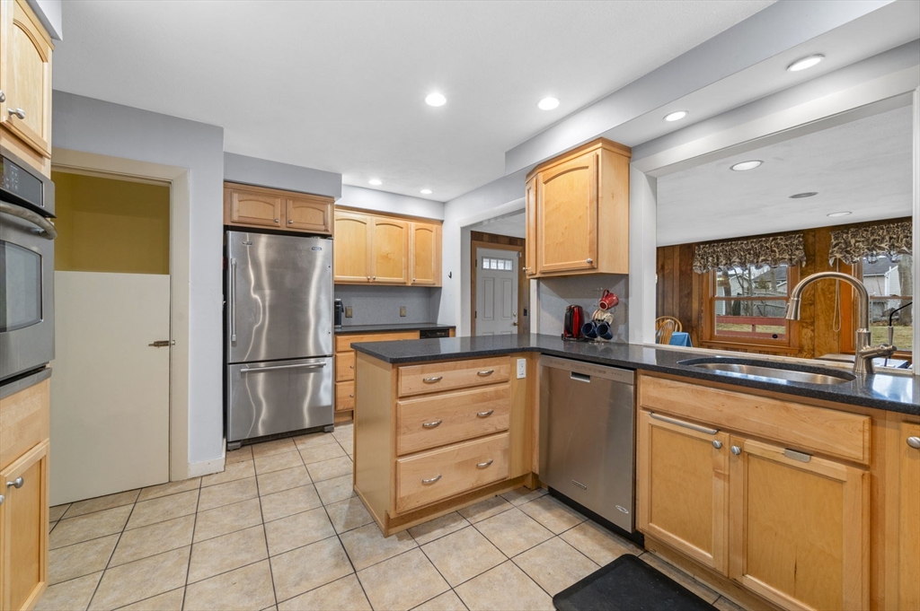 23 Hillcrest Road Marblehead, MA 01945 - Photo 14 of 28