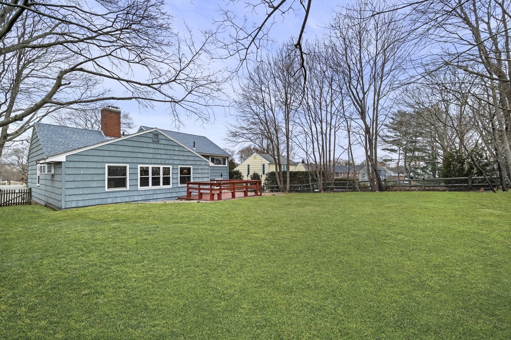 23 Hillcrest Road Marblehead, MA 01945 - Photo 8 of 28