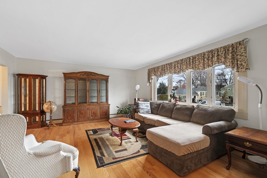 23 Hillcrest Road Marblehead, MA 01945 - Photo 9 of 28