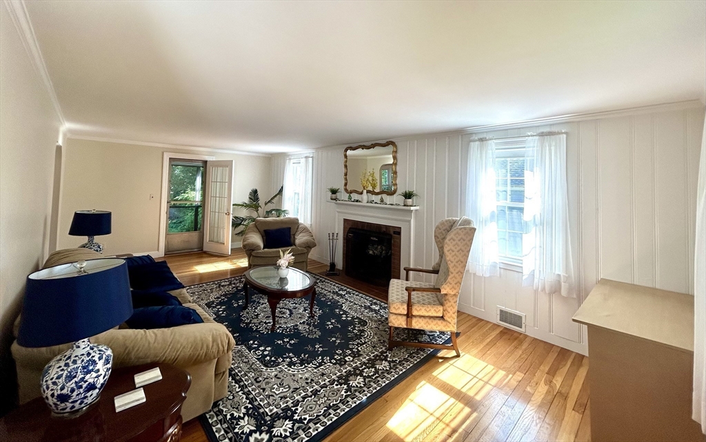 40 Grosvenor Road Needham, MA 02492 - Photo 4 of 24 Gallery Image 4