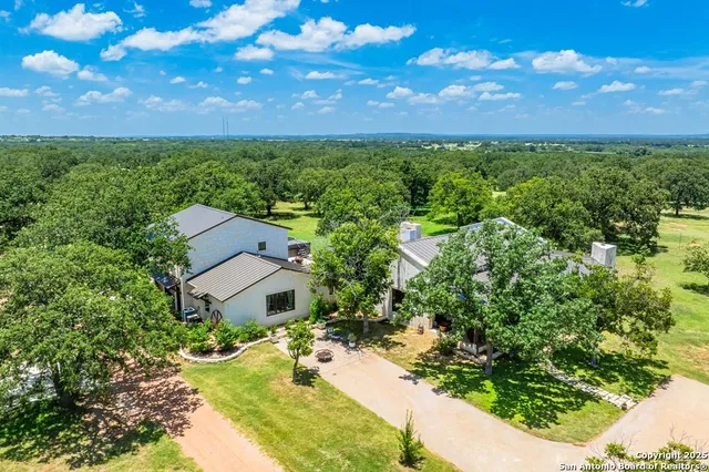 $2,995,000 | 772 Luckenbach Road, Fredericksburg, TX 78624