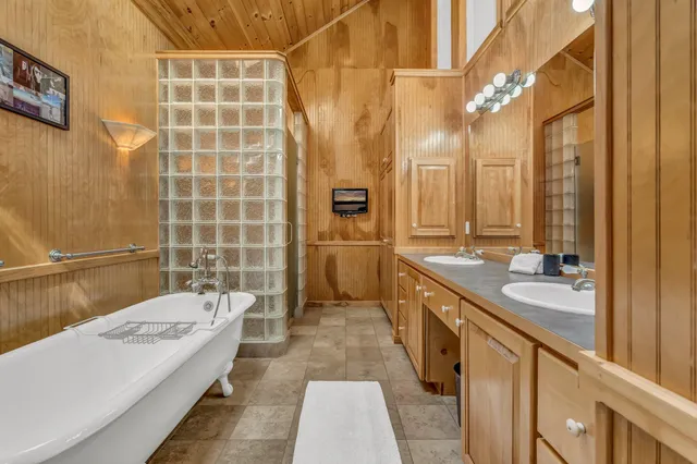 $2,750,000 | 194 Branchview Drive, Ellsworth, ME 04605