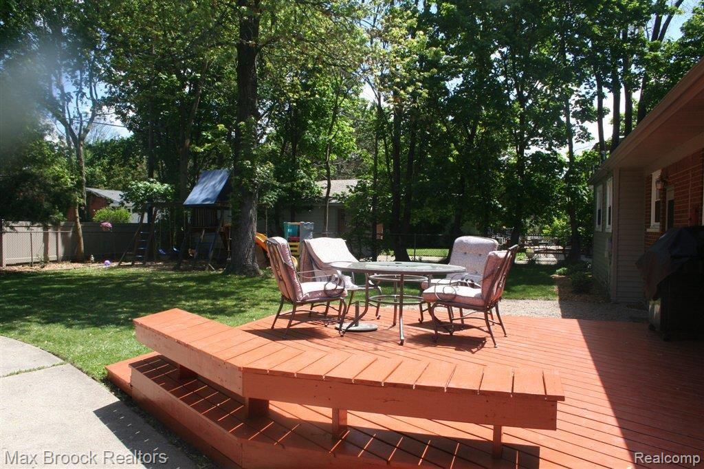 459 South Cranbrook Cross Road Bloomfield Hills, MI 48301 - Photo 10 of 14 Great Backyard w/ Deck