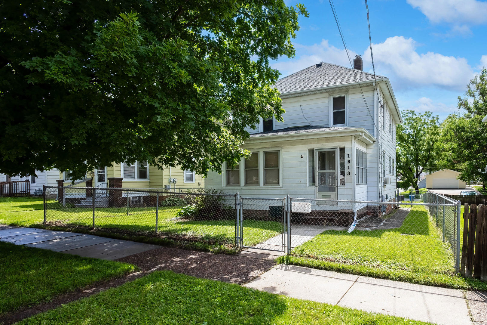 1913 10th Street Moline, IL 61265 - Photo 3 of 34