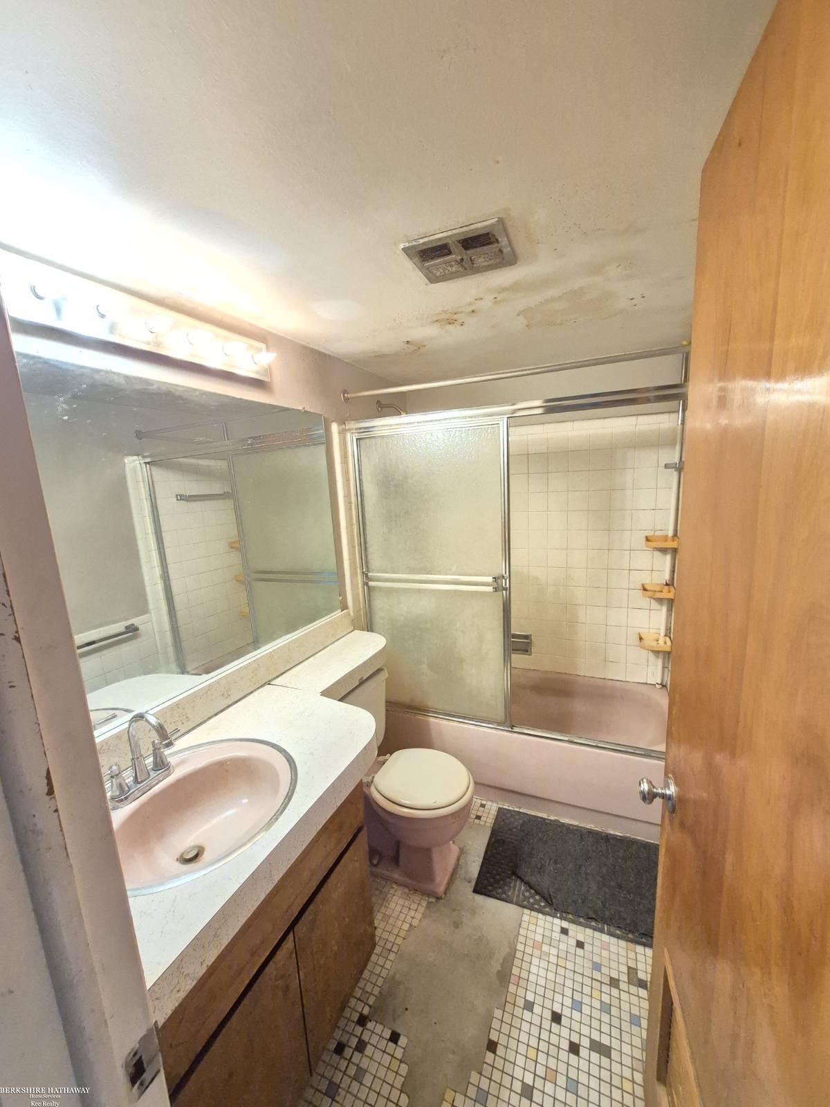 29368 Hoover Road Warren, MI 48093 - Photo 7 of 15 50196052-e6099b85-47bd-4219-82d6-b222bffdbd6d.JPG