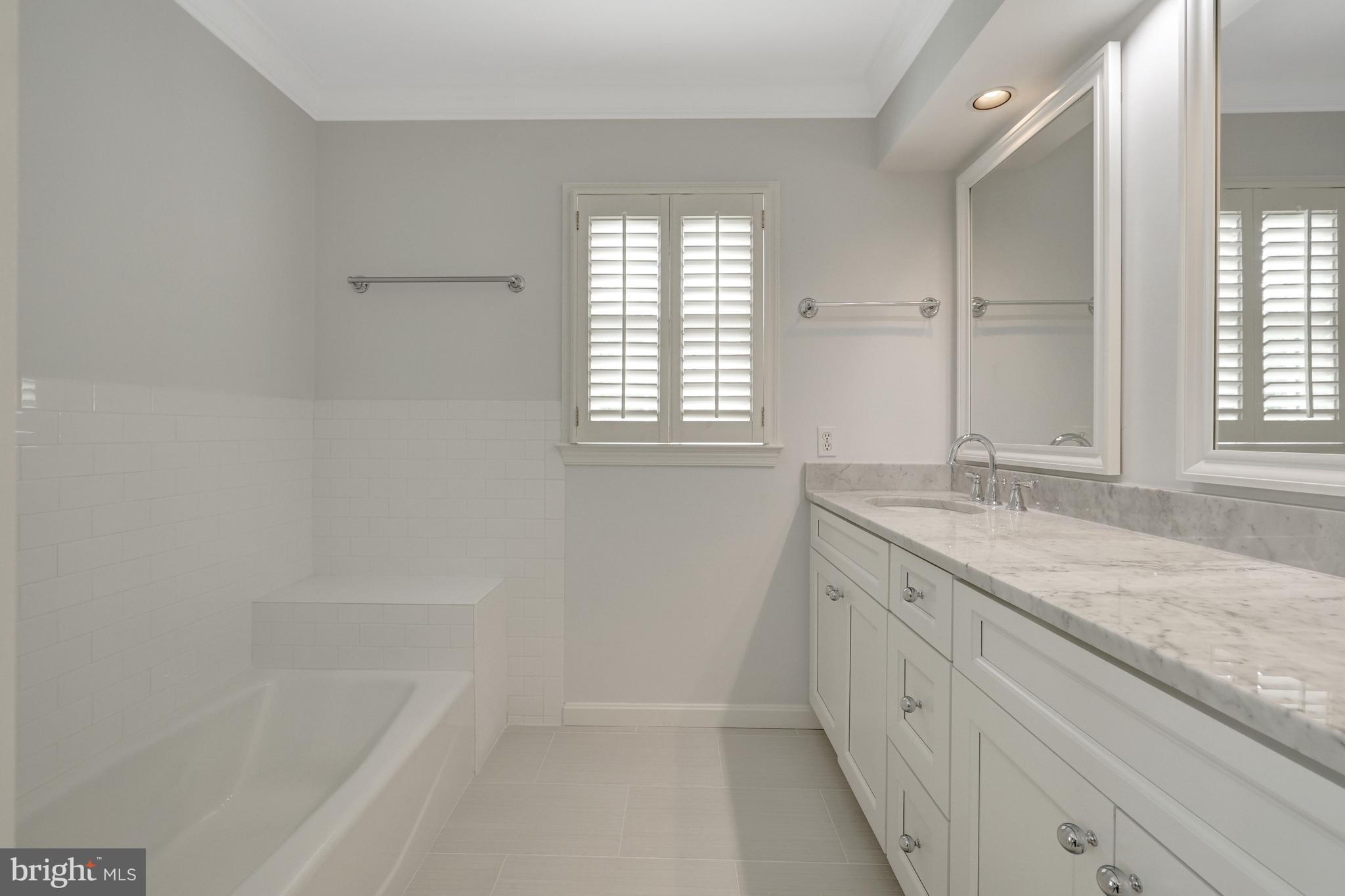 911 Rail Court McLean, VA 22102 - Photo 38 of 63 Separate Tub