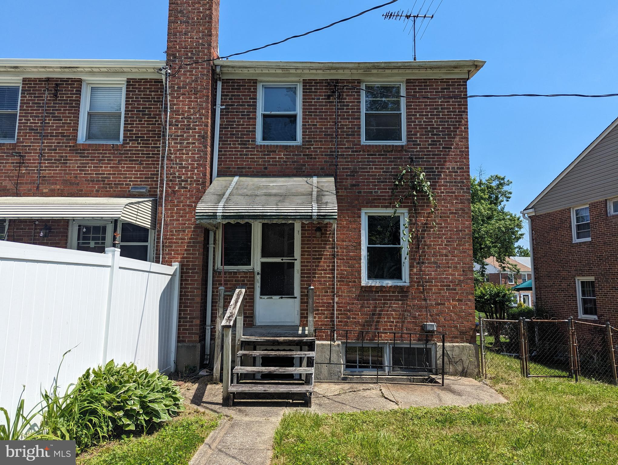 8 Mardrew Road Baltimore, MD 21229 - Photo 2 of 24 Exterior Rear