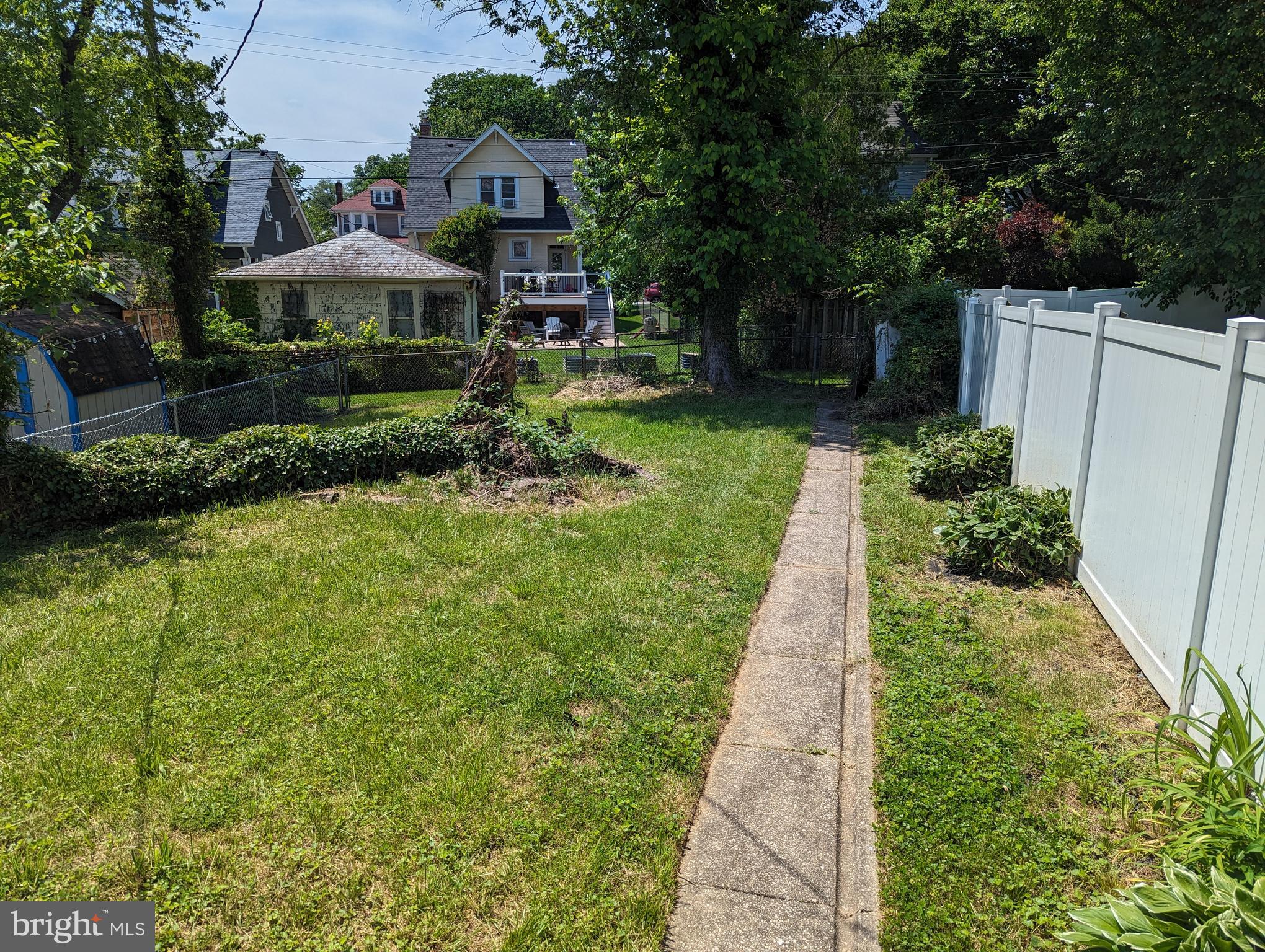 8 Mardrew Road Baltimore, MD 21229 - Photo 3 of 24 Gorgeous Yard