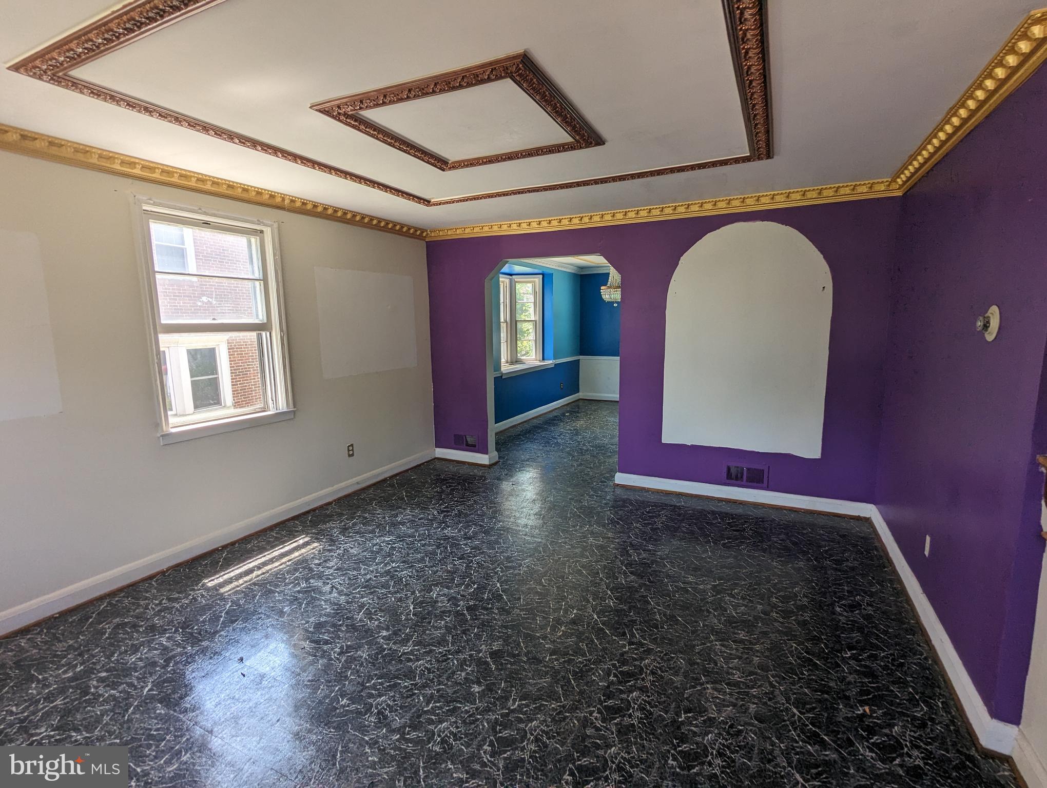 8 Mardrew Road Baltimore, MD 21229 - Photo 4 of 24 Living Room