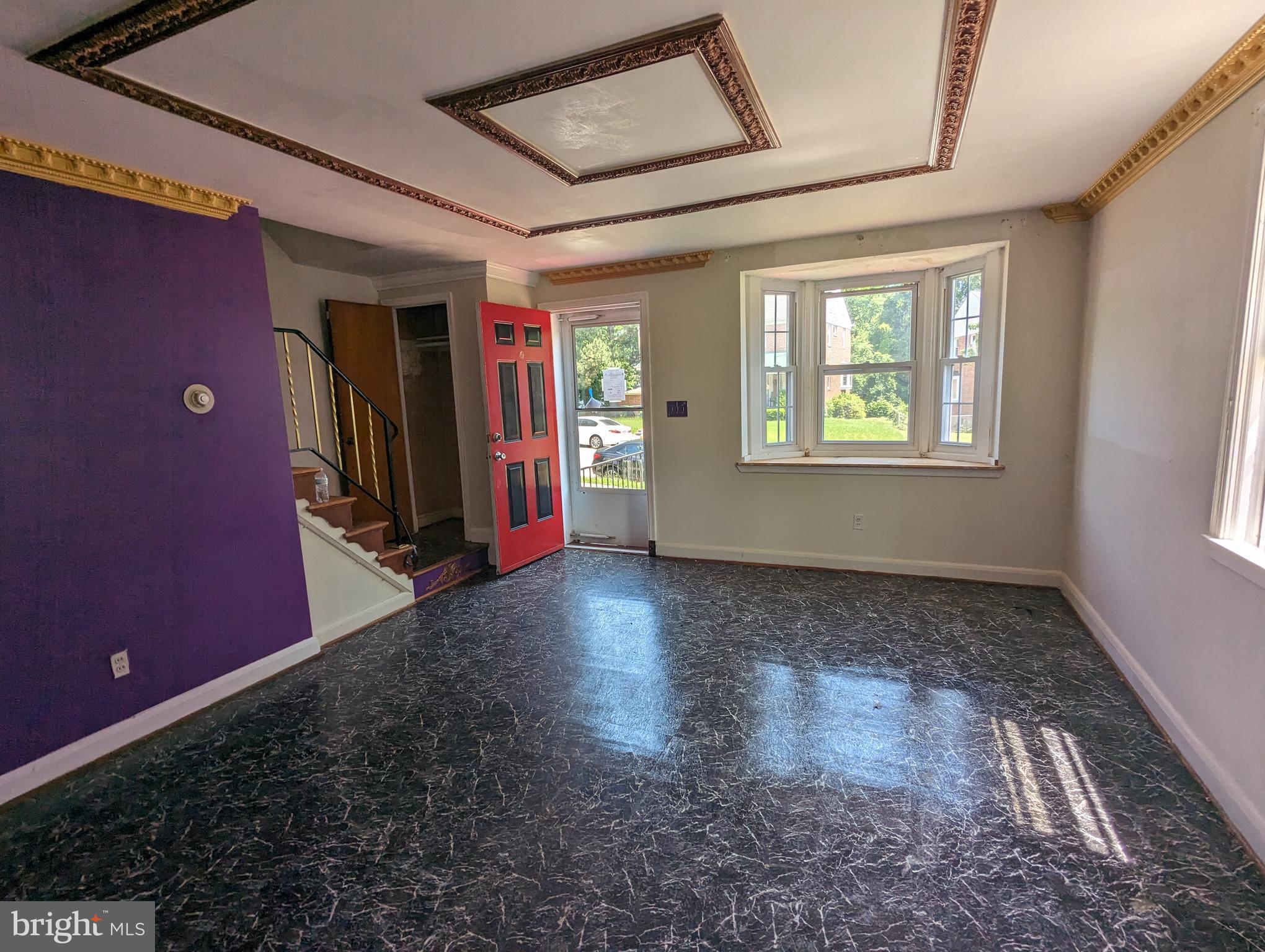 8 Mardrew Road Baltimore, MD 21229 - Photo 5 of 24 Living Room