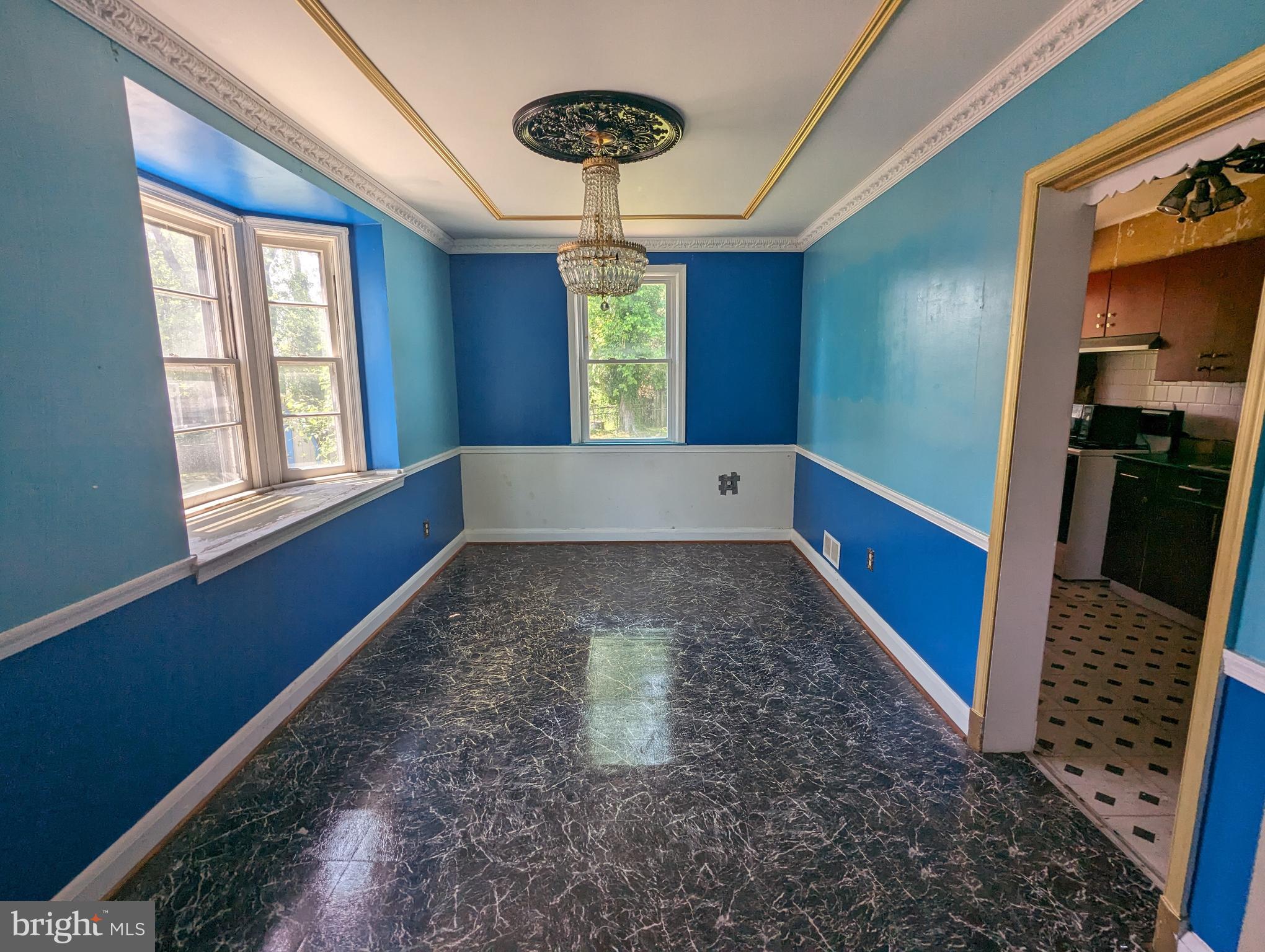 8 Mardrew Road Baltimore, MD 21229 - Photo 6 of 24 Dining Room