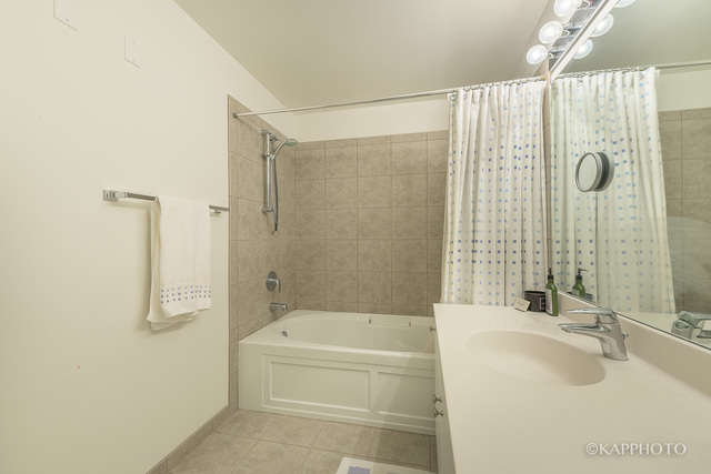 235 West Van Buren Street, Unit 4310 Chicago, IL 60607 - Photo 17 of 27