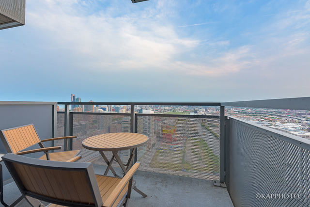 235 West Van Buren Street, Unit 4310 Chicago, IL 60607 - Photo 18 of 27