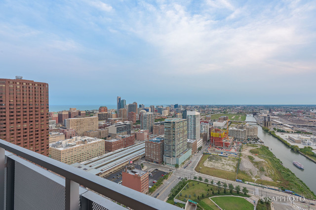 235 West Van Buren Street, Unit 4310 Chicago, IL 60607 - Photo 19 of 27