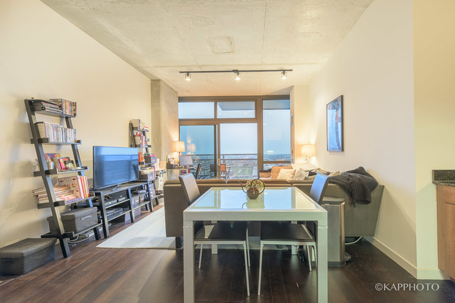 235 West Van Buren Street, Unit 4310 Chicago, IL 60607 - Photo 8 of 27