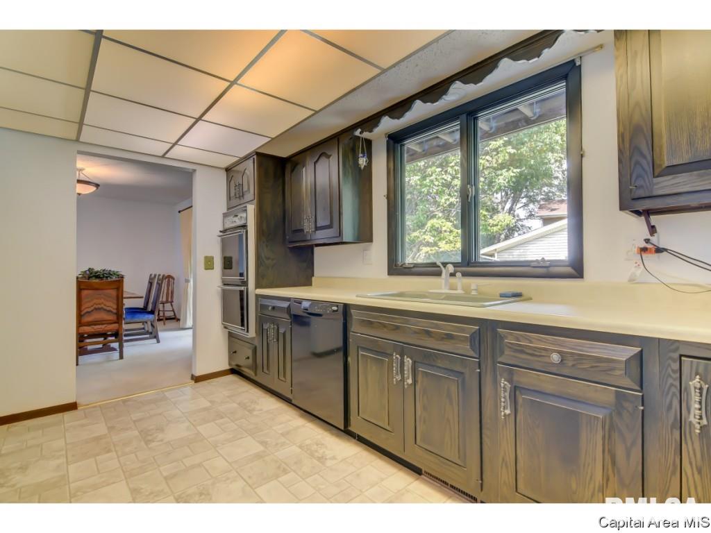 2949 Victoria Drive Springfield, IL 62704 - Photo 11 of 36 Gallery Image 11