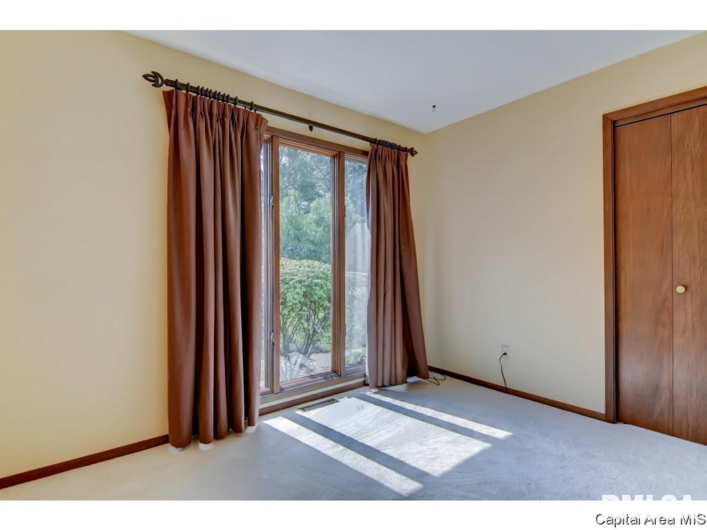 2949 Victoria Drive Springfield, IL 62704 - Photo 17 of 36 Gallery Image 17