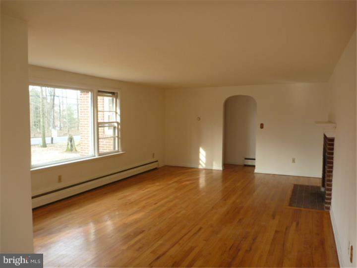 2033 School Road Hatfield, PA 19440 - Photo 12 of 24 Living Room