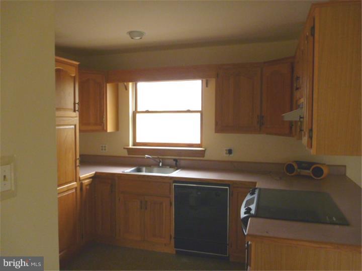 2033 School Road Hatfield, PA 19440 - Photo 16 of 24 In-law Suite