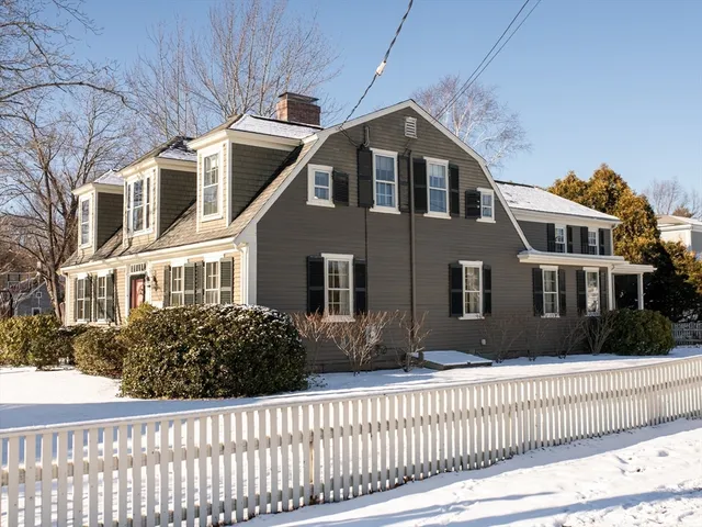 $2,200,000 | 1 Bumble Bee Lane, Duxbury, MA 02332
