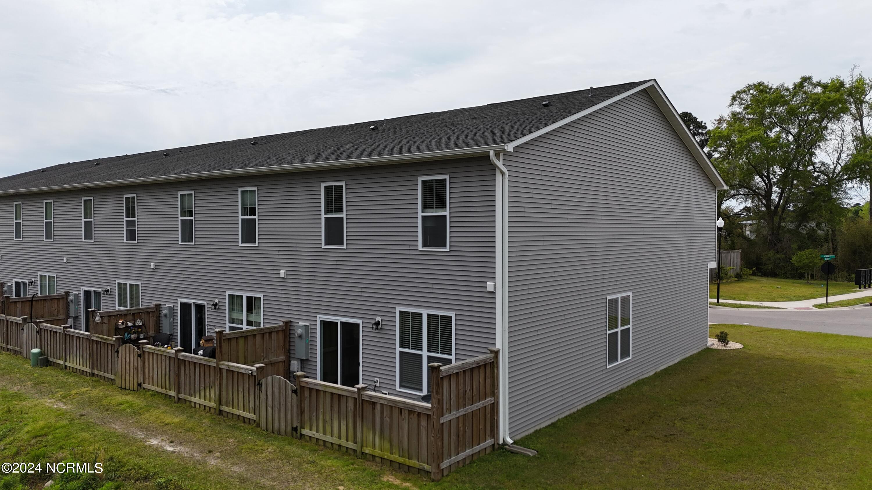 124 Aspen Road Hampstead, NC 28443 - Photo 26 of 35 dji_fly_20240410_120504_0048_17128592580