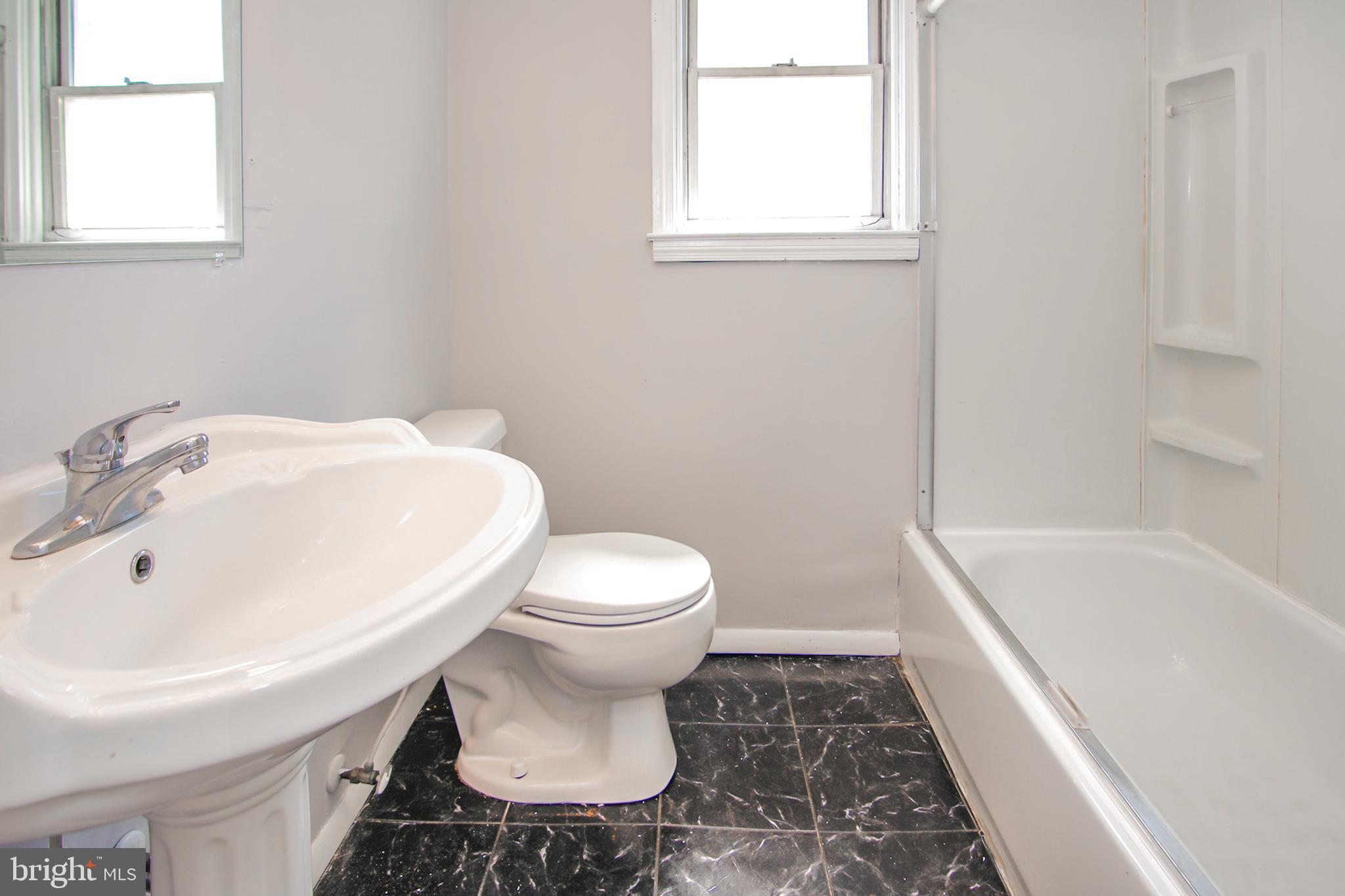 4010 Moravia Road Baltimore, MD 21206 - Photo 16 of 24 Full Bath with Tub