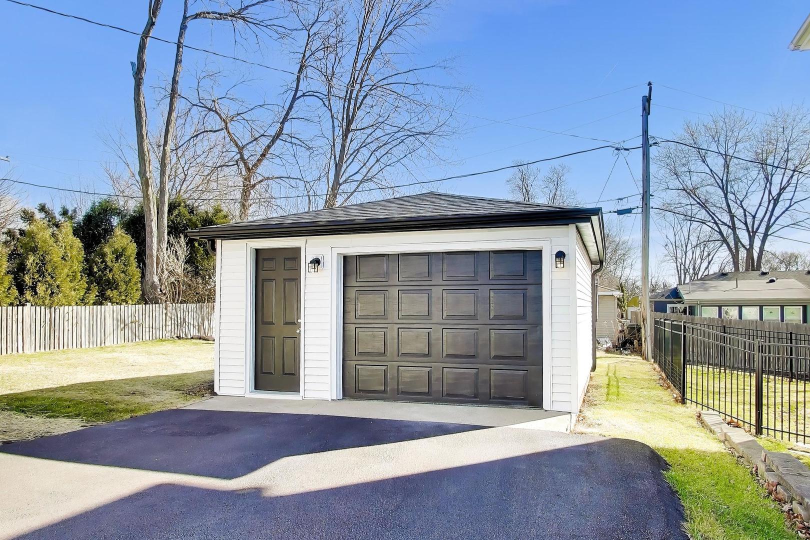 755 South Division Street Barrington, IL 60010 - Photo 29 of 33