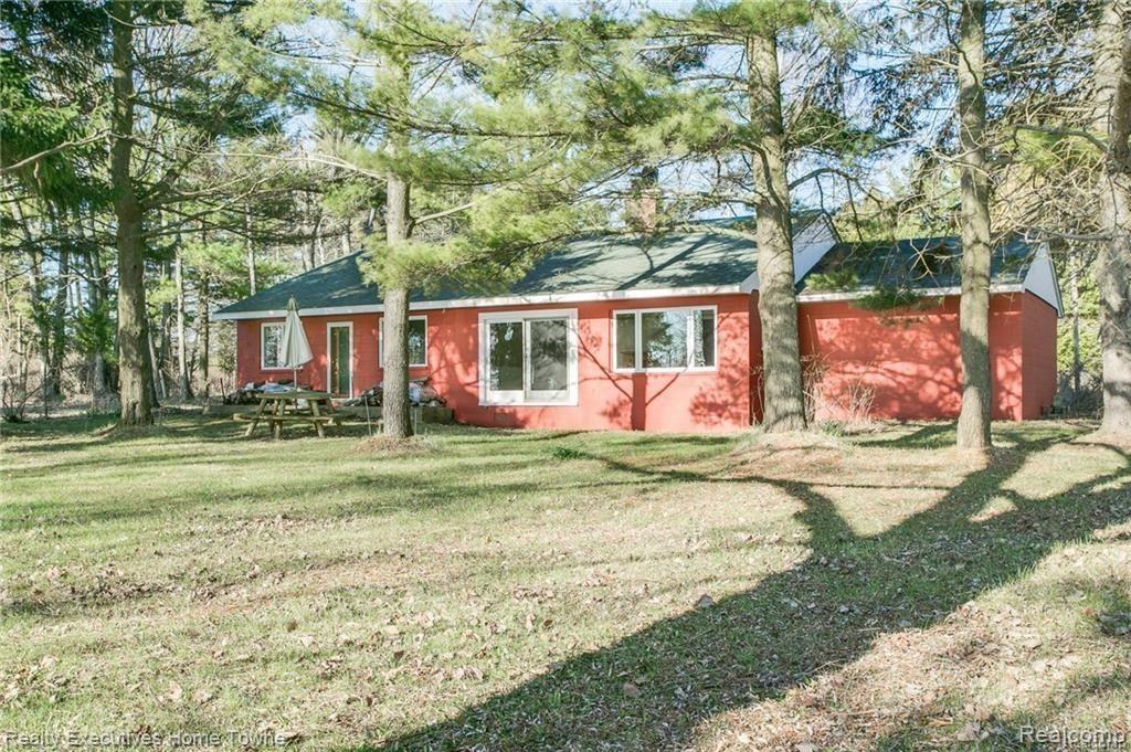 7150 Lakeshore Road Palms, MI 48465 - Photo 4 of 31