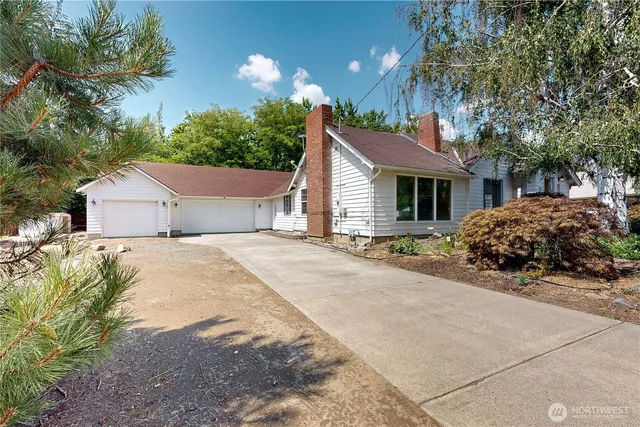 a house view with a outdoor space