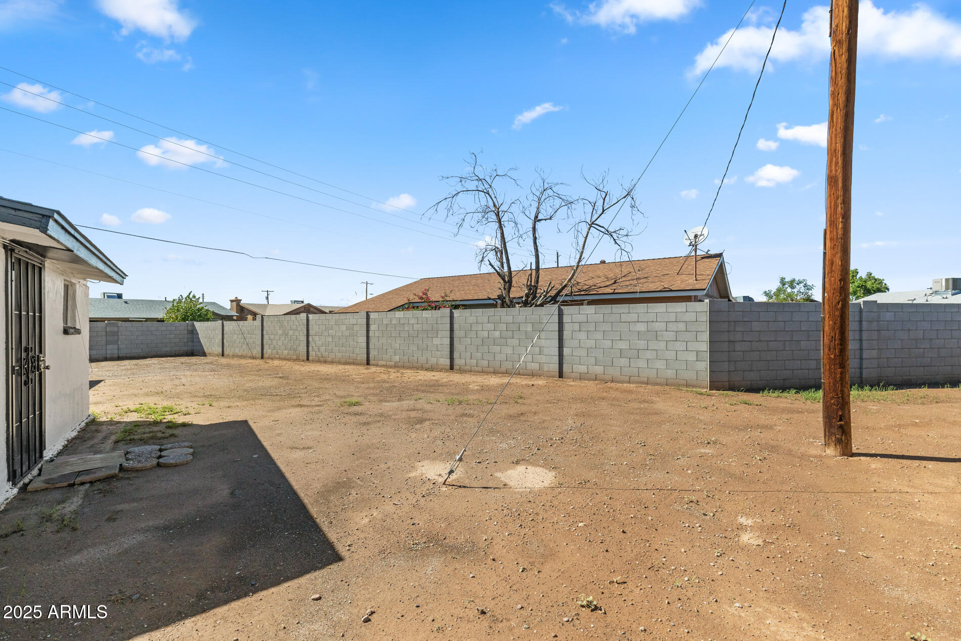 2230 East Chipman Road Phoenix, AZ 85040 - Photo 23 of 26 a view of a backyard of the house