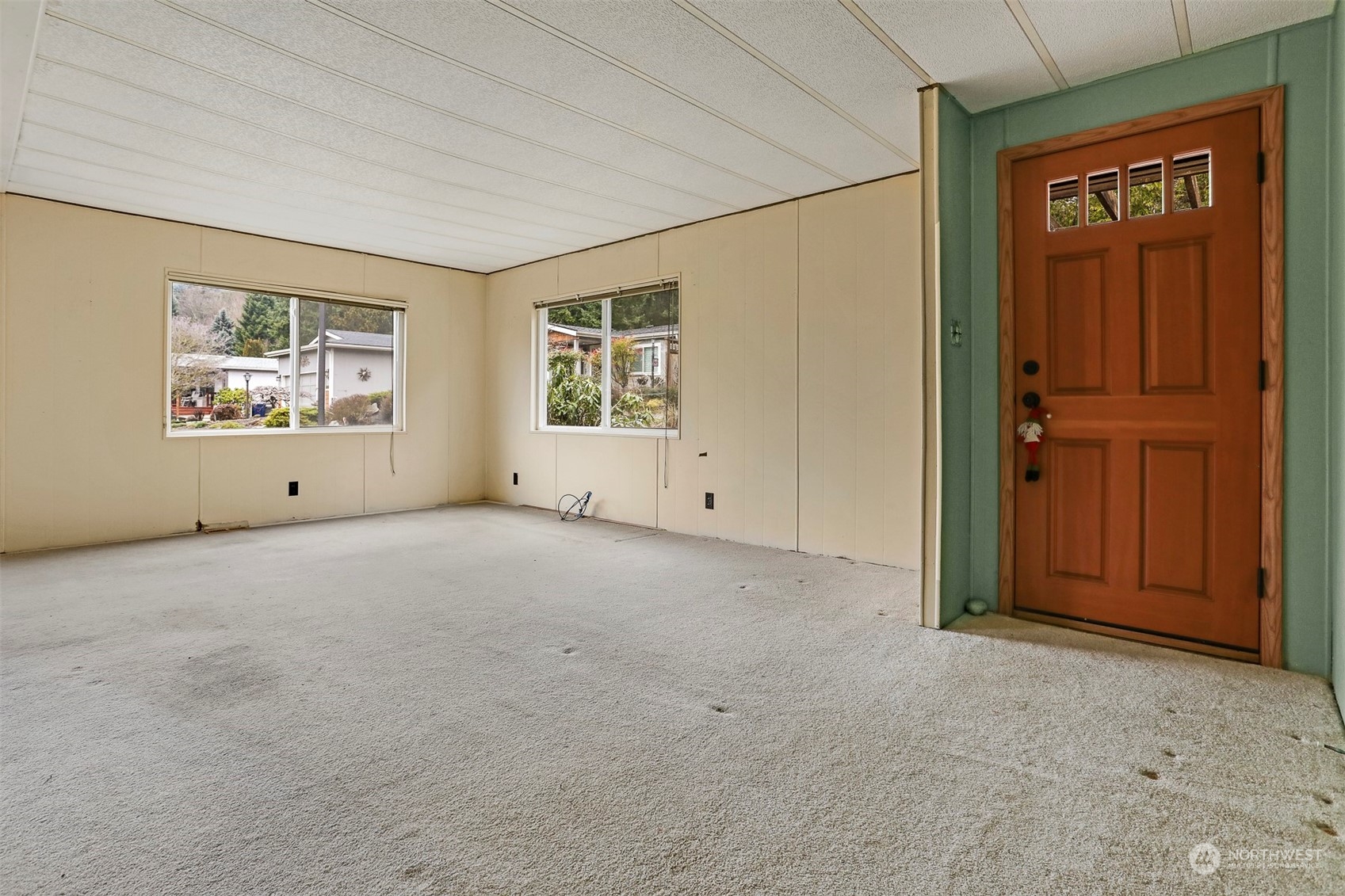 714 Wandering Creek Drive Bothell, WA 98021 - Photo 12 of 39 an empty room with windows and closet