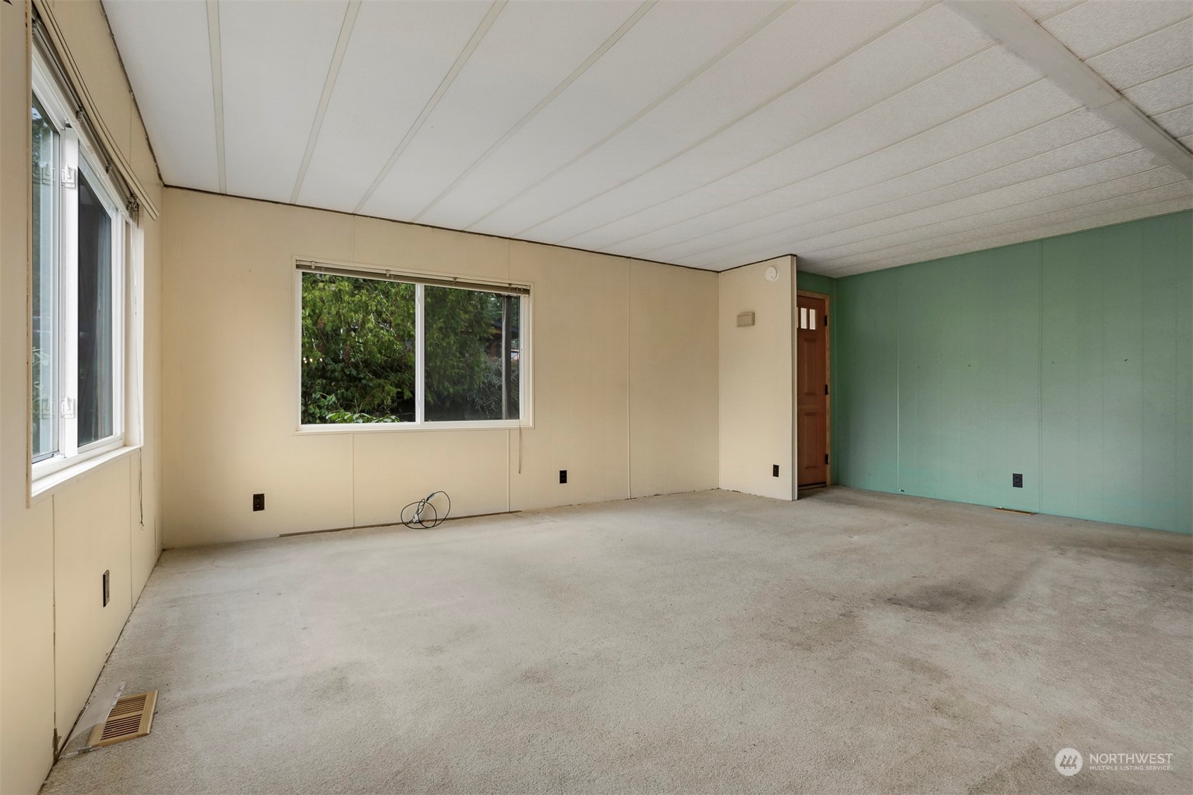 714 Wandering Creek Drive Bothell, WA 98021 - Photo 17 of 39 a view of an empty room with a window