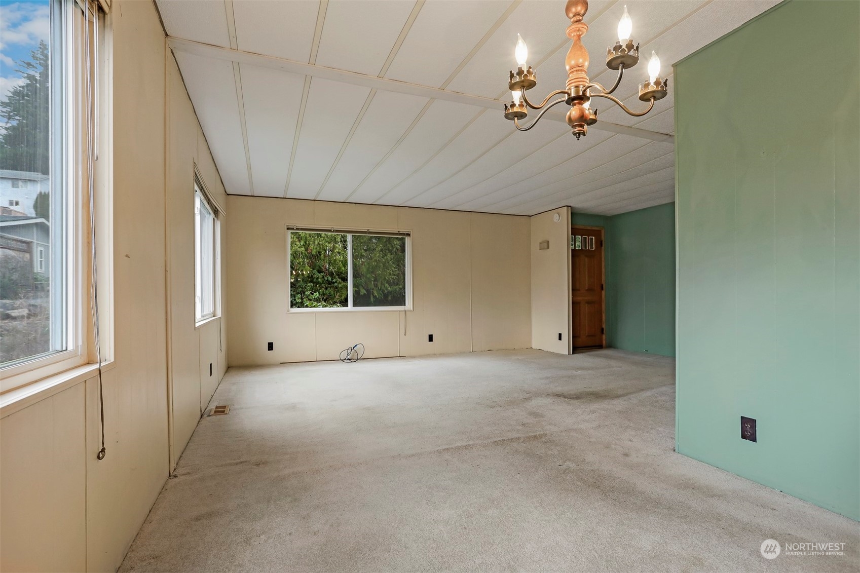 714 Wandering Creek Drive Bothell, WA 98021 - Photo 21 of 39 a view of a livingroom with a ceiling fan and window