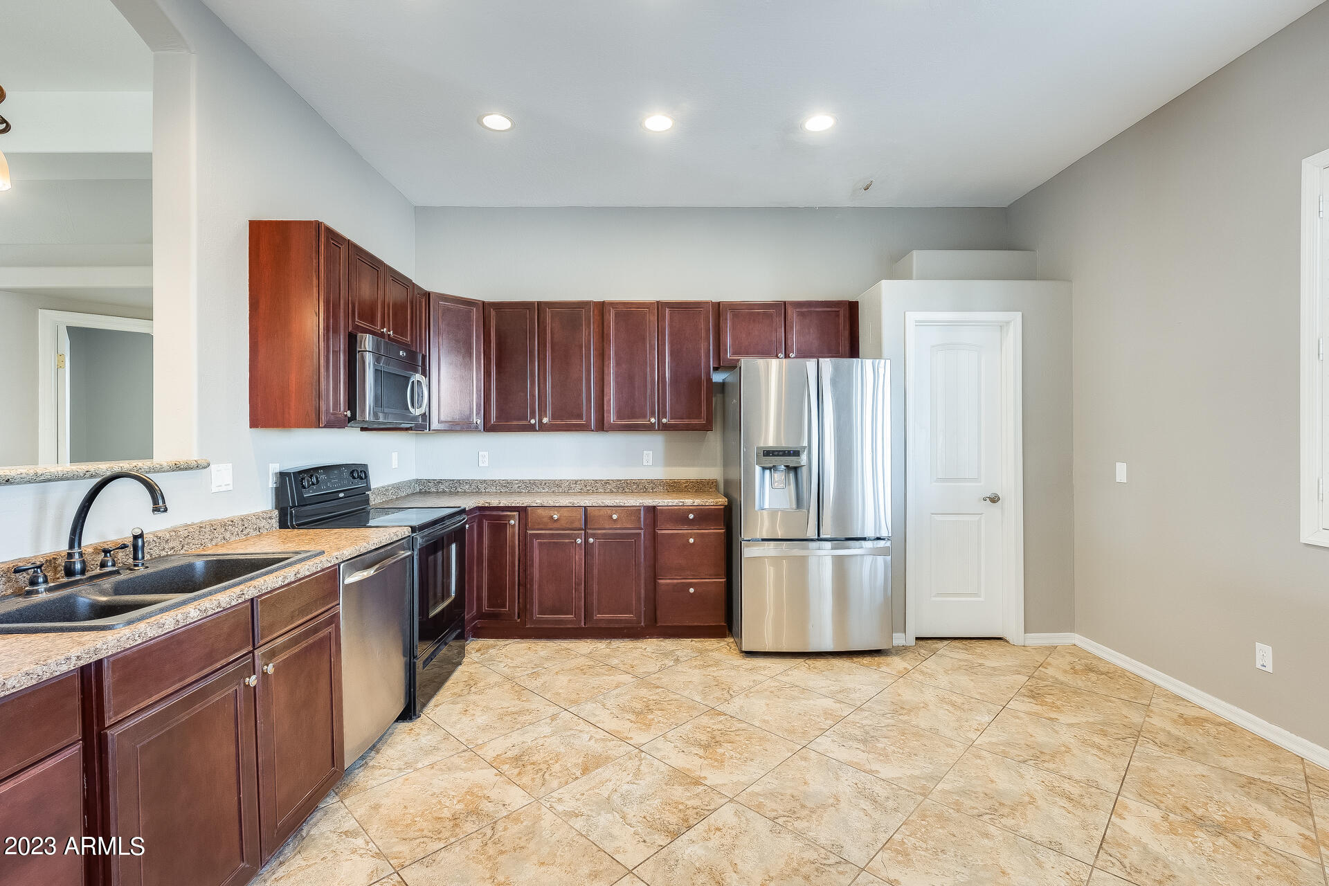 22443 Peak View Road Wittmann, AZ 85361 - Photo 14 of 40 Gallery Image 14
