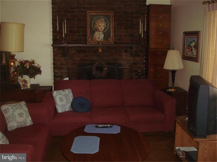 7 Mill Bend Road Hamilton, NJ 08690 - Photo 6 of 12 Gallery Image 6