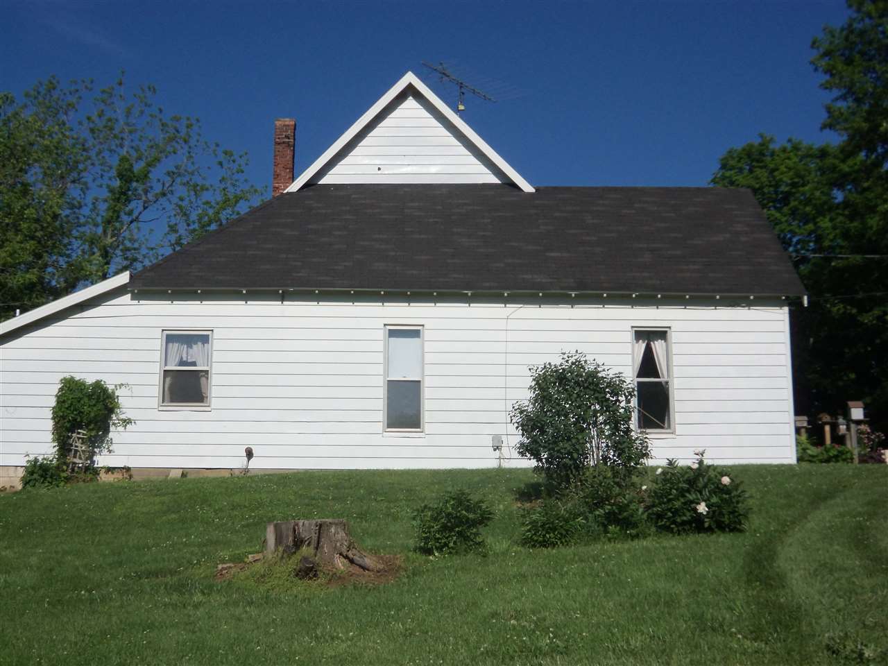 2834 Judah Logan Road Bedford, IN 47421 - Photo 4 of 18